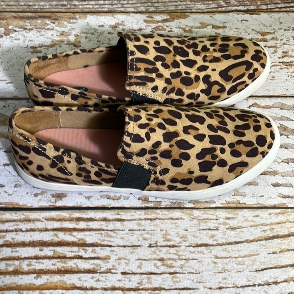 Dr. Scholls Luna sz 6 leopard print slip on athletic shoes SH381